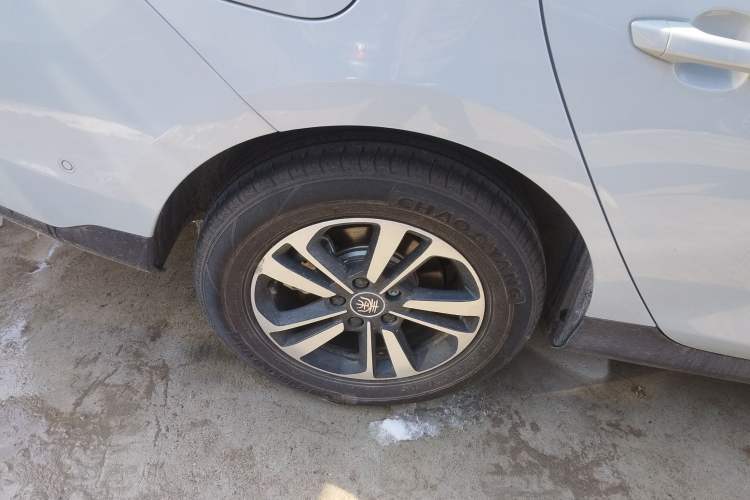 Used BYD Qin PLUS 2025 DM-i Smart Drive 120KM Superior Model Right Rear Wheel Hub