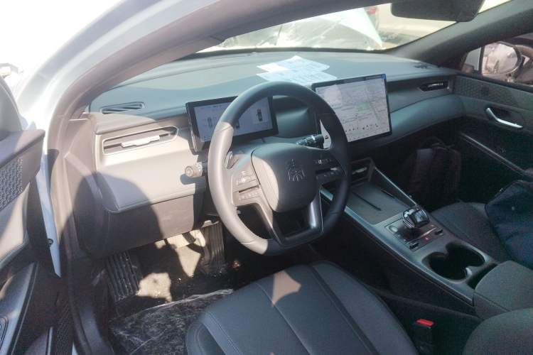 Used BYD Qin PLUS 2025 DM-i Smart Drive 120KM Superior Model Steering Wheel