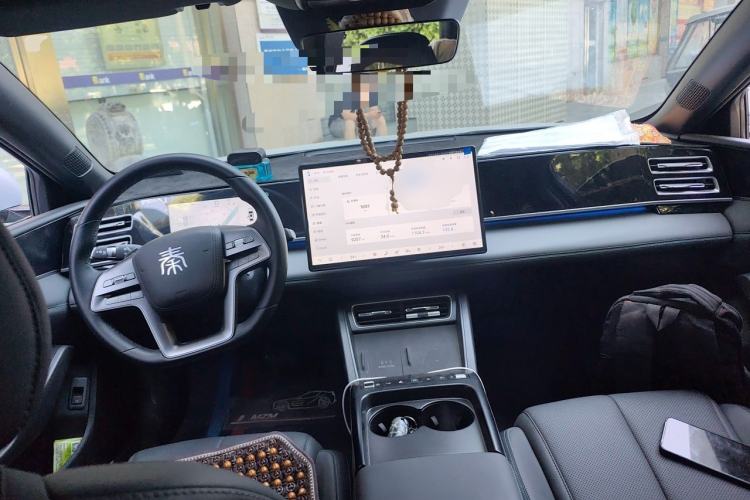 Used BYD Qin PLUS 2025 DM-i Smart Drive 120KM Superior Model Center Console