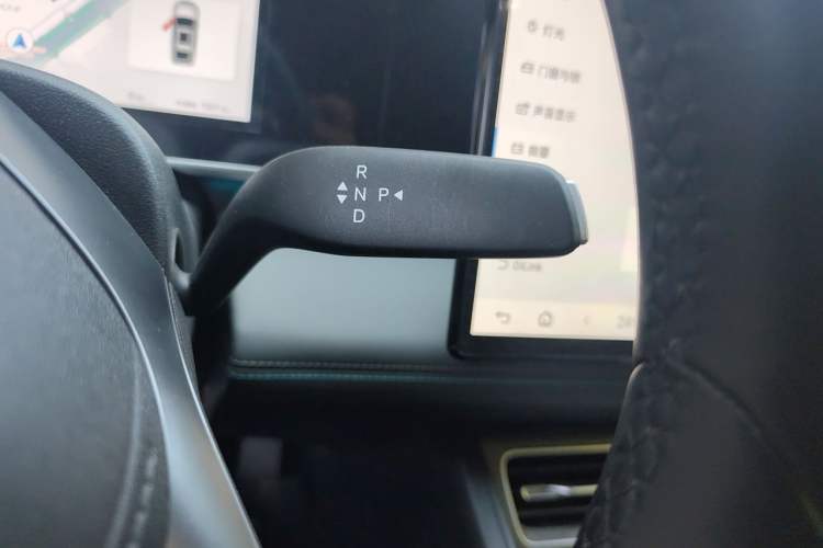 Used BYD Qin PLUS 2025 DM-i Smart Drive 120KM Superior Model Gear Lever