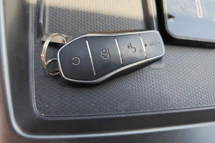 Used BYD Qin PLUS 2025 DM-i Smart Drive 55KM Leading Model Vehicle Key