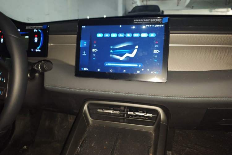 Used BYD Qin PLUS 2025 DM-i Smart Drive 55KM Leading Model Audio And AC Panel