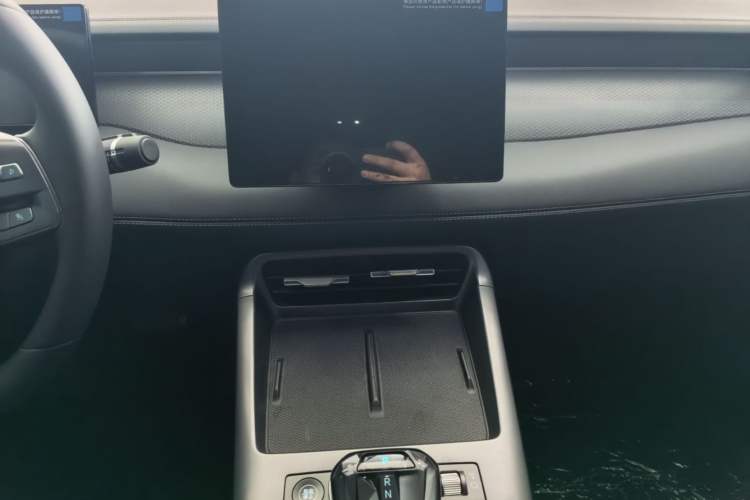 Used BYD Qin PLUS 2025 DM-i Smart Drive 55KM Leading Model Audio And AC Panel