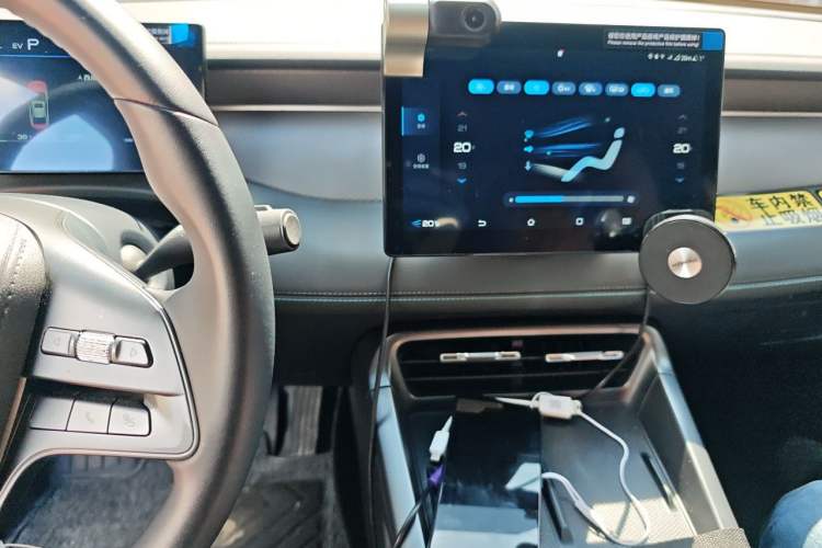 Used BYD Qin PLUS 2025 DM-i Smart Drive 55KM Leading Model Audio And AC Panel