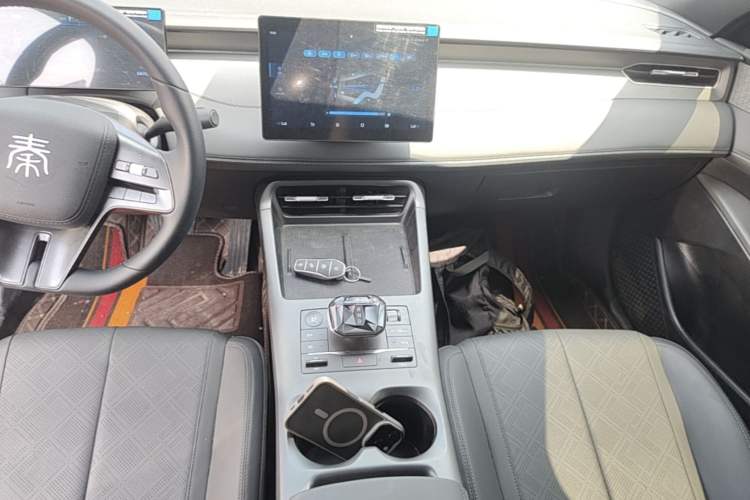 Used BYD Qin PLUS 2025 DM-i Smart Drive 55KM Leading Model Audio And AC Panel