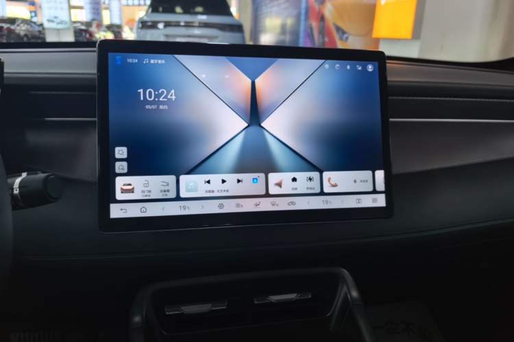 Used BYD Qin PLUS 2025 DM-i Smart Drive 55KM Beyond Model Audio And AC Panel