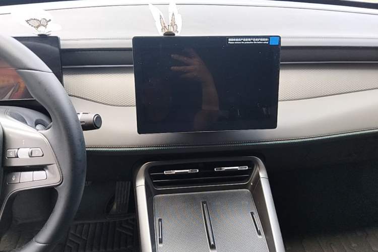 Used BYD Qin PLUS 2025 DM-i Smart Drive 55KM Leading Model Audio And AC Panel