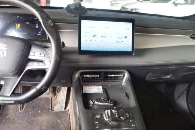 Used BYD Qin PLUS 2025 DM-i Smart Drive 55KM Leading Model Audio And AC Panel