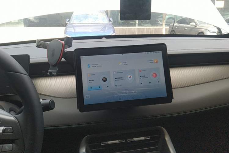 Used BYD Qin PLUS 2025 DM-i Smart Drive 55KM Leading Model Audio And AC Panel