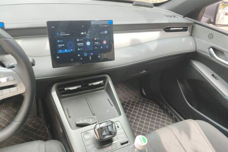 Used BYD Qin PLUS 2025 DM-i Smart Drive 55KM Leading Model Audio And AC Panel