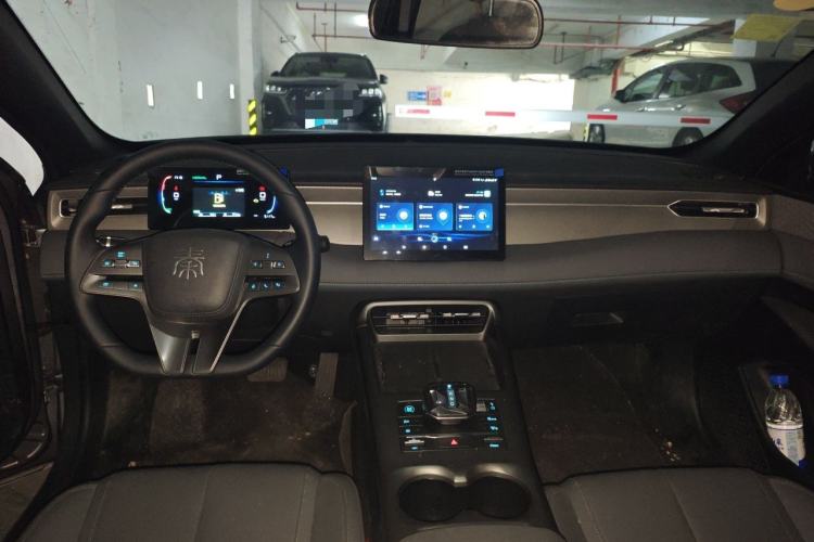 Used BYD Qin PLUS 2025 DM-i Smart Drive 55KM Leading Model Center Console