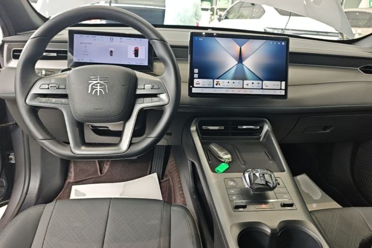 Used BYD Qin PLUS 2025 EV Smart Drive Edition 420KM Leading Model Center Console
