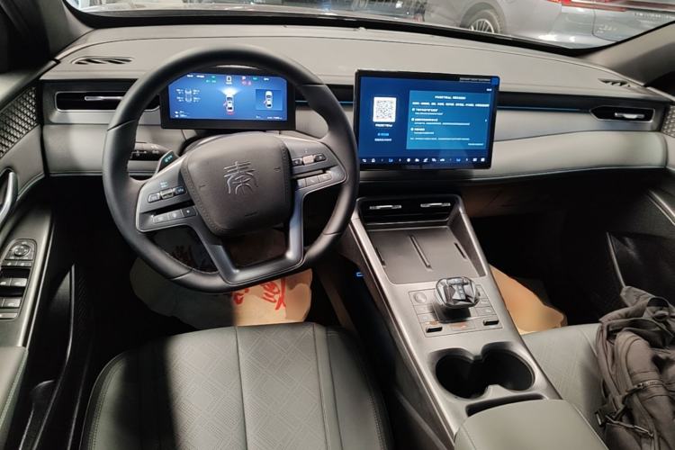 Used BYD Qin PLUS 2025 DM-i Smart Drive 120KM Superior Model Center Console