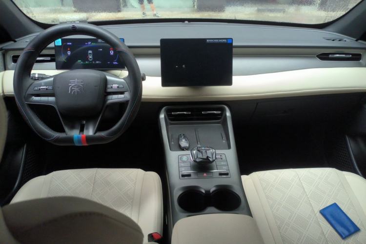 Used BYD Qin PLUS 2025 DM-i Smart Drive 55KM Leading Model Center Console