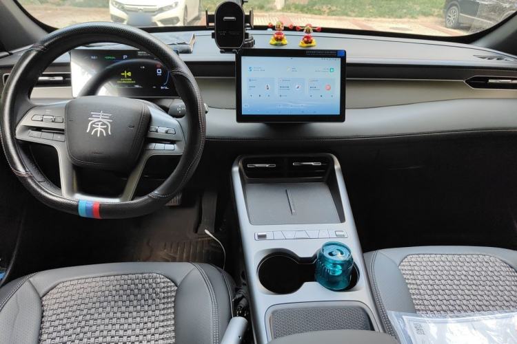 Used BYD Qin PLUS 2025 EV 510KM Standard Range Model Center Console