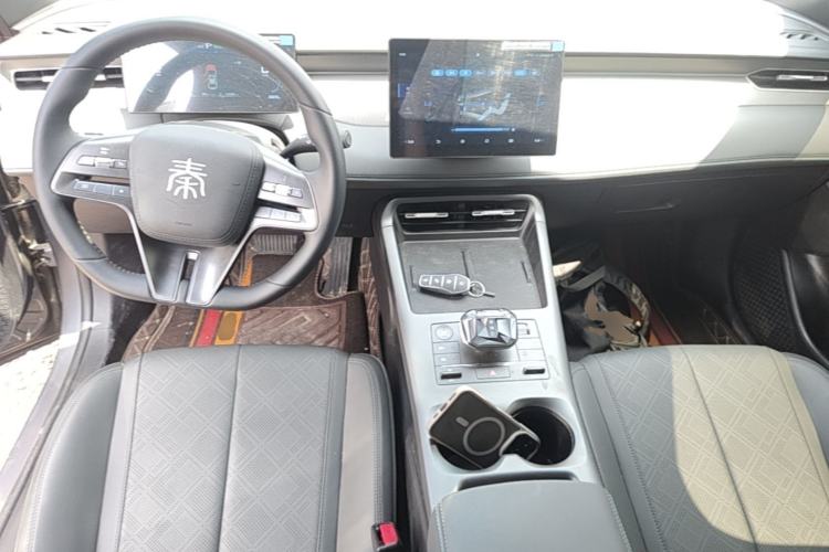 Used BYD Qin PLUS 2025 DM-i Smart Drive 55KM Leading Model Center Console