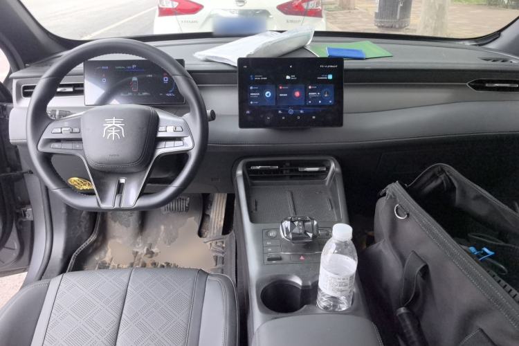 Used BYD Qin PLUS 2025 DM-i Smart Drive 55KM Leading Model Center Console