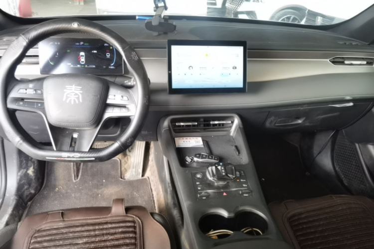 Used BYD Qin PLUS 2025 DM-i Smart Drive 55KM Leading Model Center Console