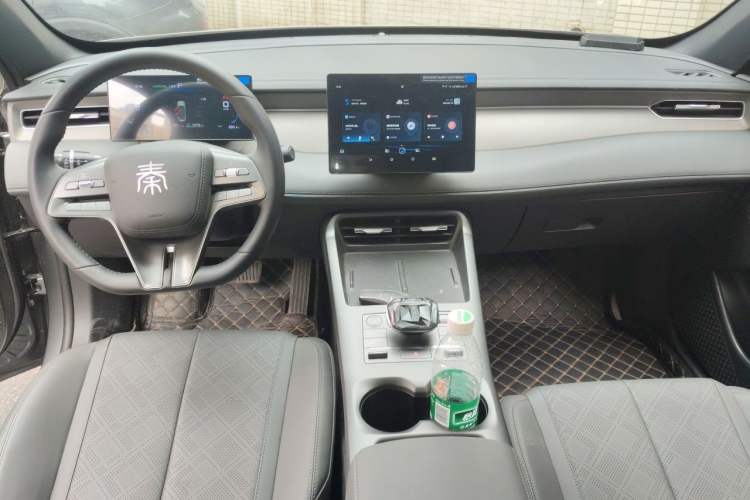 Used BYD Qin PLUS 2025 DM-i Smart Drive 55KM Leading Model Center Console