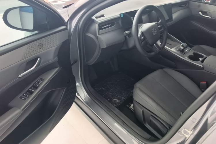 Used BYD Qin PLUS 2025 DM-i Smart Drive 55KM Leading Model Driver Seat