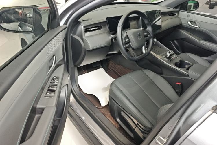Used BYD Qin PLUS 2025 EV Smart Drive Edition 420KM Leading Model Driver Seat