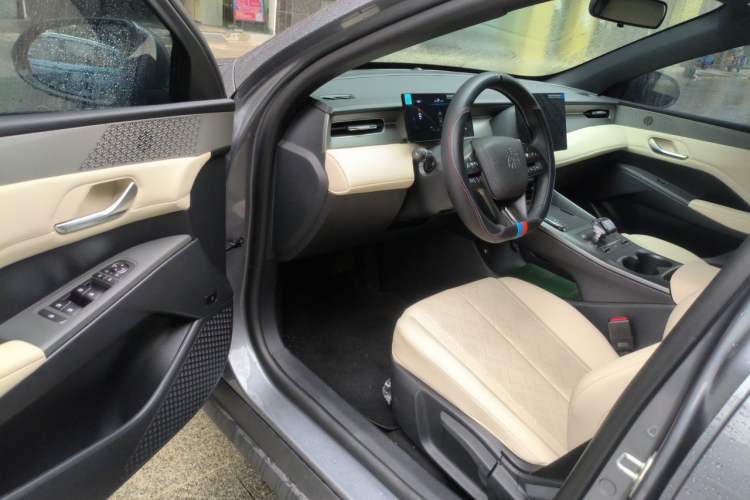 Used BYD Qin PLUS 2025 DM-i Smart Drive 55KM Leading Model Driver Seat