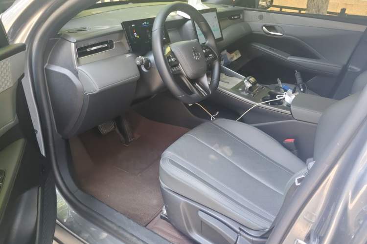 Used BYD Qin PLUS 2025 DM-i Smart Drive 55KM Leading Model Driver Seat