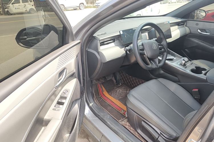 Used BYD Qin PLUS 2025 DM-i Smart Drive 55KM Leading Model Driver Seat