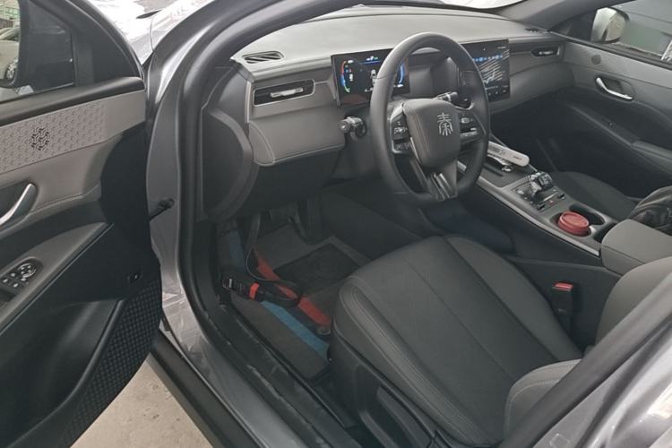 Used BYD Qin PLUS 2025 DM-i Smart Drive 55KM Leading Model Driver Seat