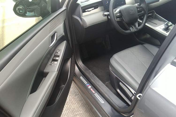 Used BYD Qin PLUS 2025 DM-i Smart Drive 55KM Leading Model Driver Seat