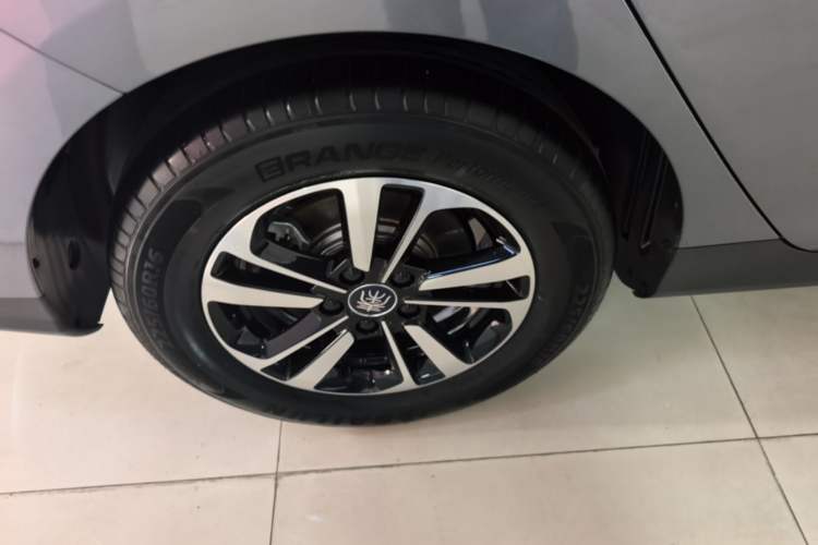 Used BYD Qin PLUS 2025 DM-i Smart Drive 55KM Beyond Model Exterior 5