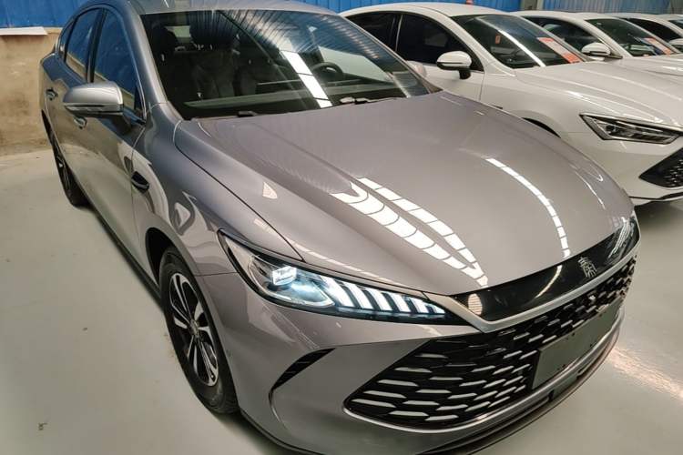 Used BYD Qin PLUS 2025 DM-i Smart Drive 120KM Superior Model Front Right 45 Deg