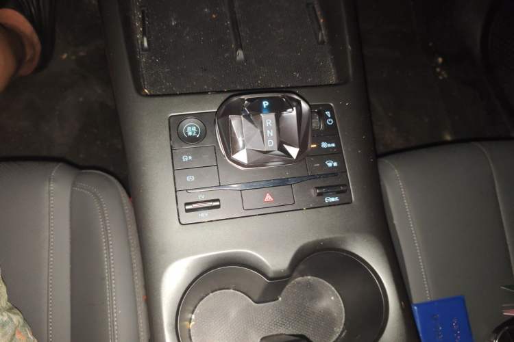 Used BYD Qin PLUS 2025 DM-i Smart Drive 55KM Leading Model Gear Lever