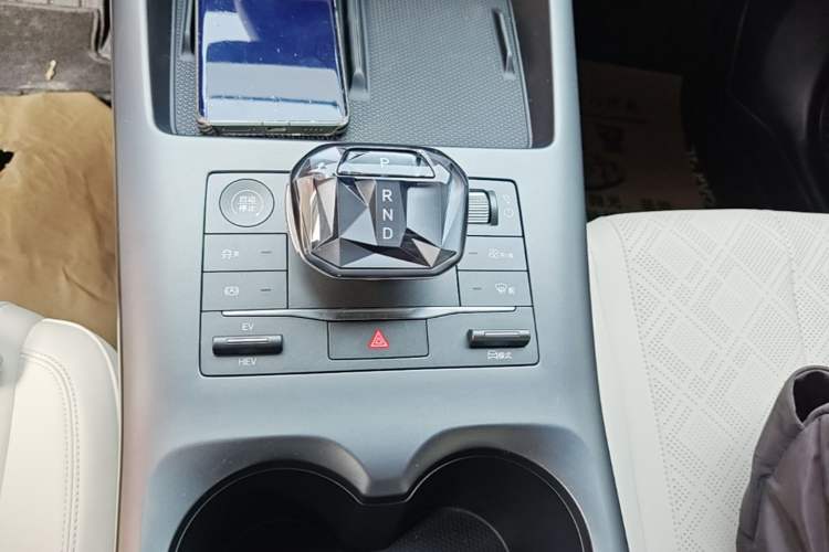 Used BYD Qin PLUS 2025 DM-i Smart Drive 55KM Leading Model Gear Lever