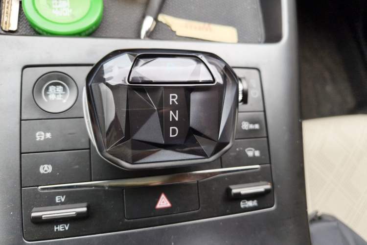 Used BYD Qin PLUS 2025 DM-i Smart Drive 55KM Leading Model Gear Lever
