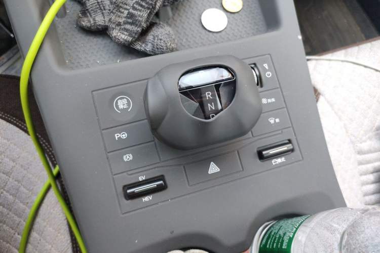 Used BYD Qin PLUS 2025 DM-i Smart Drive 55KM Leading Model Gear Lever