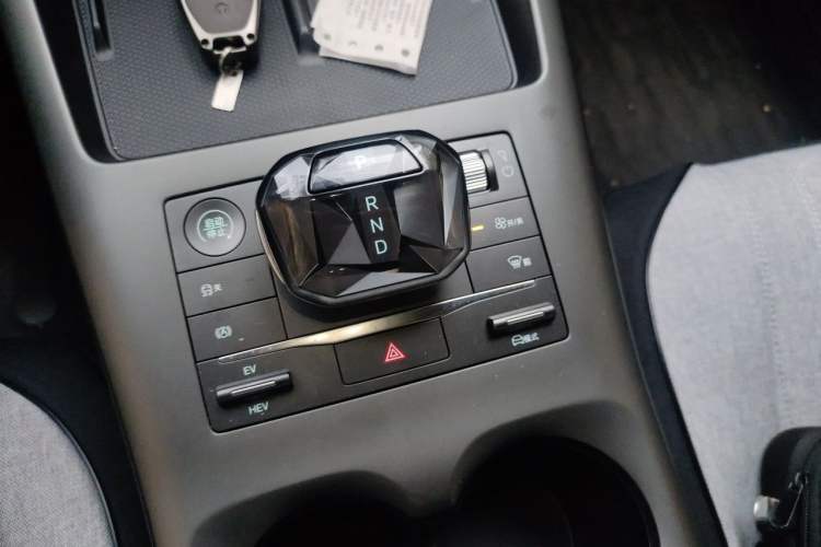Used BYD Qin PLUS 2025 DM-i Smart Drive 55KM Leading Model Gear Lever