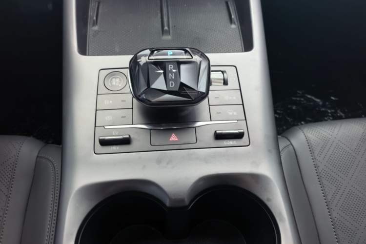Used BYD Qin PLUS 2025 DM-i Smart Drive 55KM Leading Model Gear Lever
