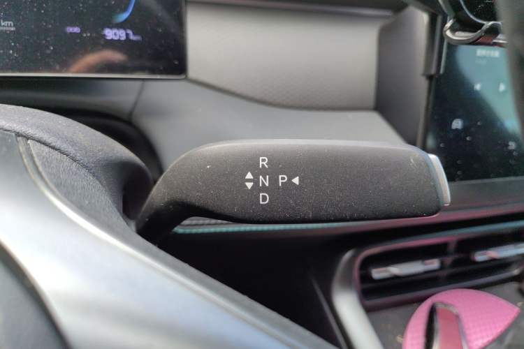 Used BYD Qin PLUS  Gear Lever