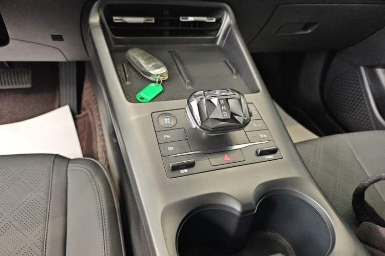 Used BYD Qin PLUS 2025 EV Smart Drive Edition 420KM Leading Model Gear Lever