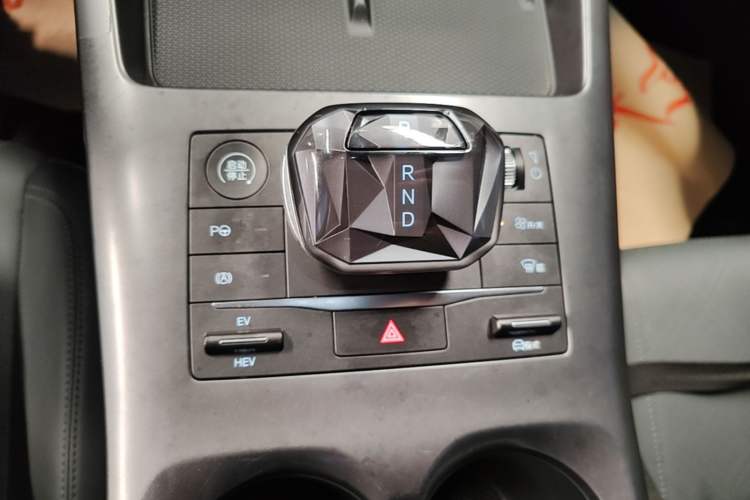 Used BYD Qin PLUS 2025 DM-i Smart Drive 120KM Superior Model Gear Lever