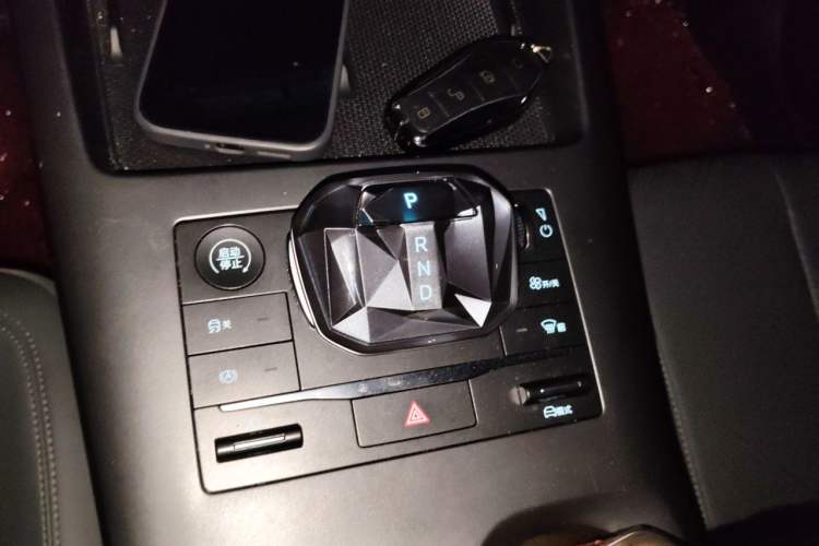 Used BYD Qin PLUS 2025 DM-i Smart Drive 55KM Leading Model Gear Lever