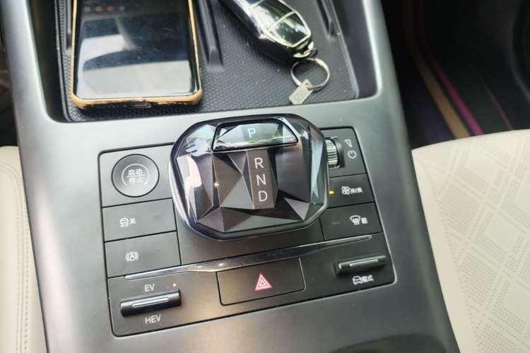 Used BYD Qin PLUS 2025 DM-i Smart Drive 55KM Leading Model Gear Lever