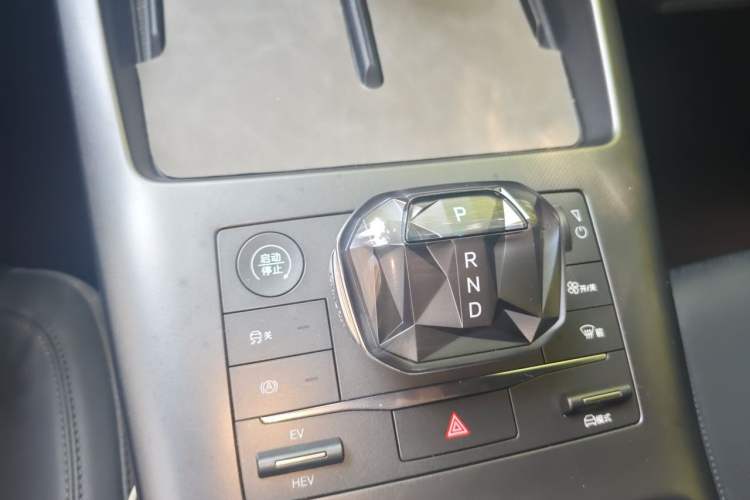 Used BYD Qin PLUS 2025 DM-i Smart Drive 55KM Leading Model Gear Lever