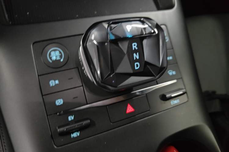 Used BYD Qin PLUS 2025 DM-i Smart Drive 55KM Leading Model Gear Lever