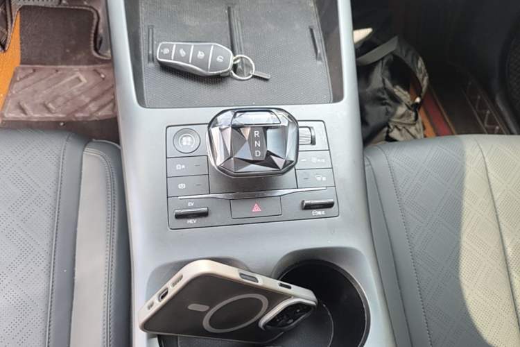 Used BYD Qin PLUS 2025 DM-i Smart Drive 55KM Leading Model Gear Lever