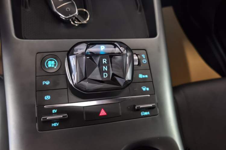 Used BYD Qin PLUS 2025 DM-i Smart Drive 55KM Beyond Model Gear Lever