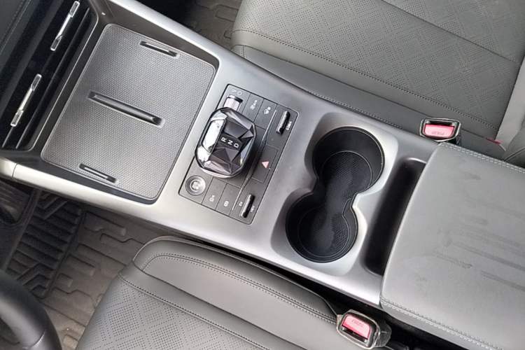 Used BYD Qin PLUS 2025 DM-i Smart Drive 55KM Leading Model Gear Lever