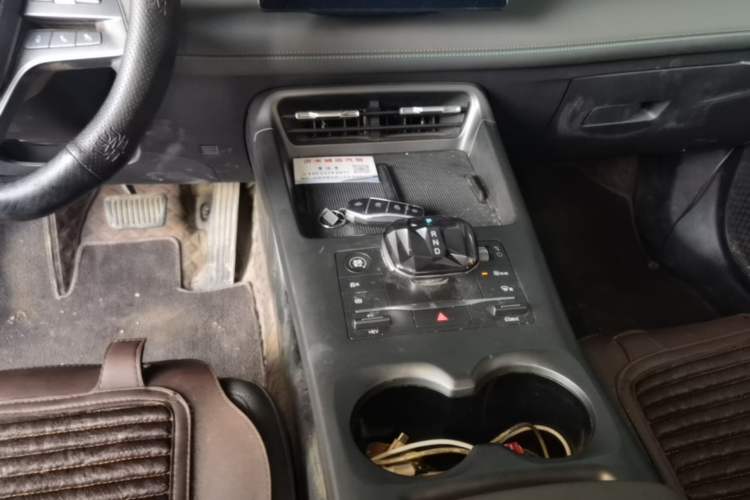 Used BYD Qin PLUS 2025 DM-i Smart Drive 55KM Leading Model Gear Lever