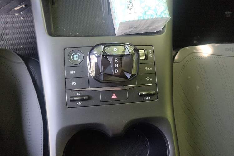 Used BYD Qin PLUS 2025 DM-i Smart Drive 55KM Leading Model Gear Lever